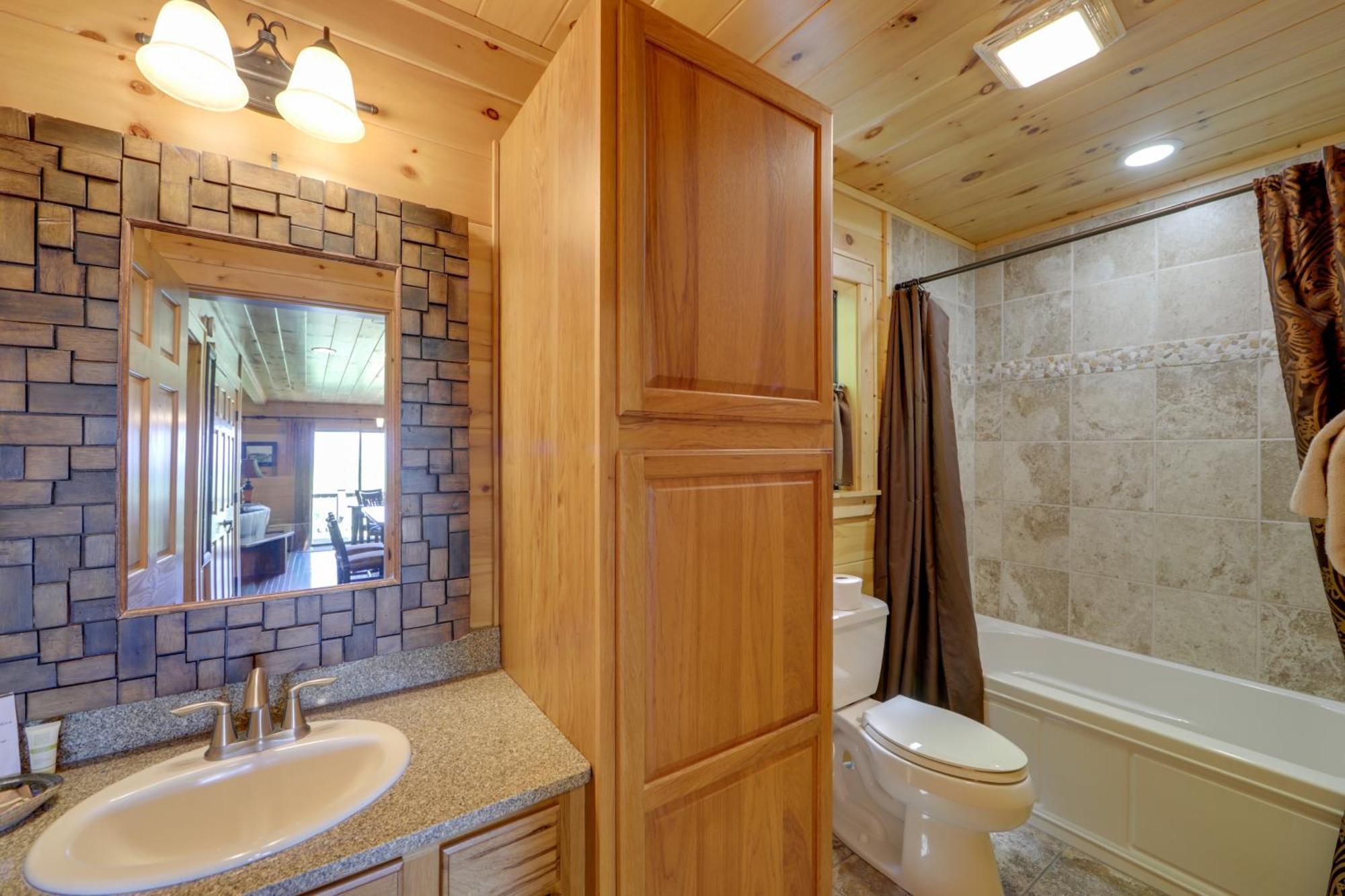 Bryson City Cabin With Hot Tub And Mountain Views! エクステリア 写真