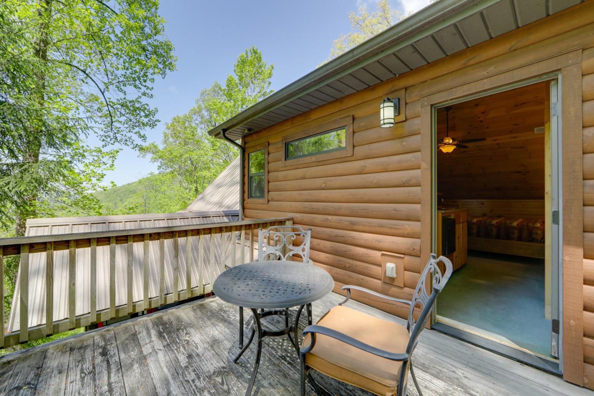 Bryson City Cabin With Hot Tub And Mountain Views! エクステリア 写真