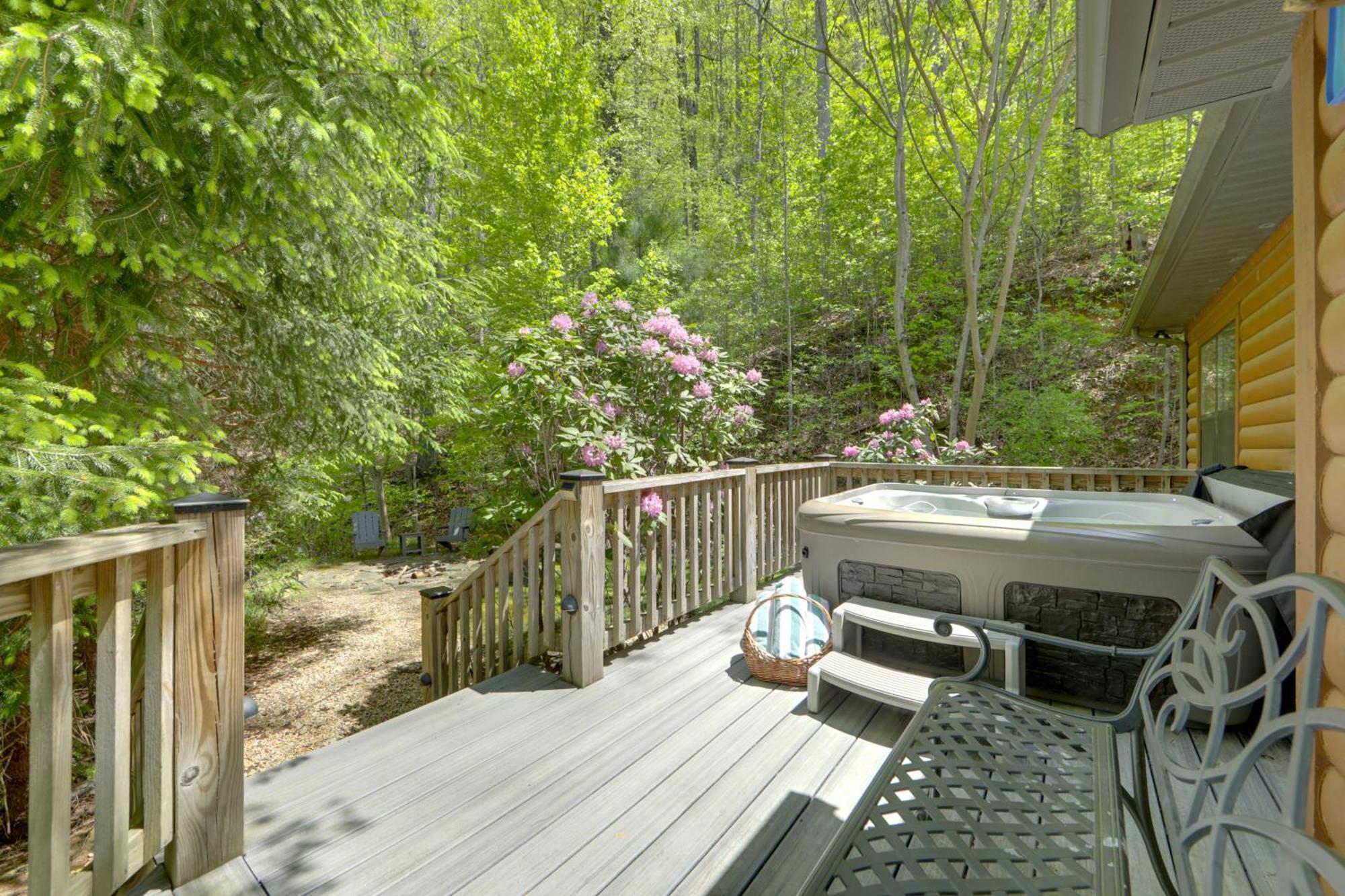 Bryson City Cabin With Hot Tub And Mountain Views! エクステリア 写真